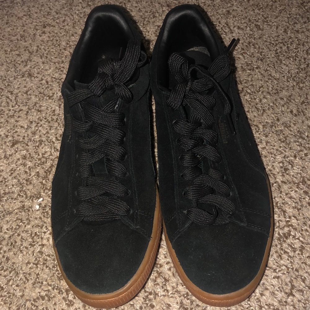 Puma suede classic shoes 6.5 men’s 8.5 women’s